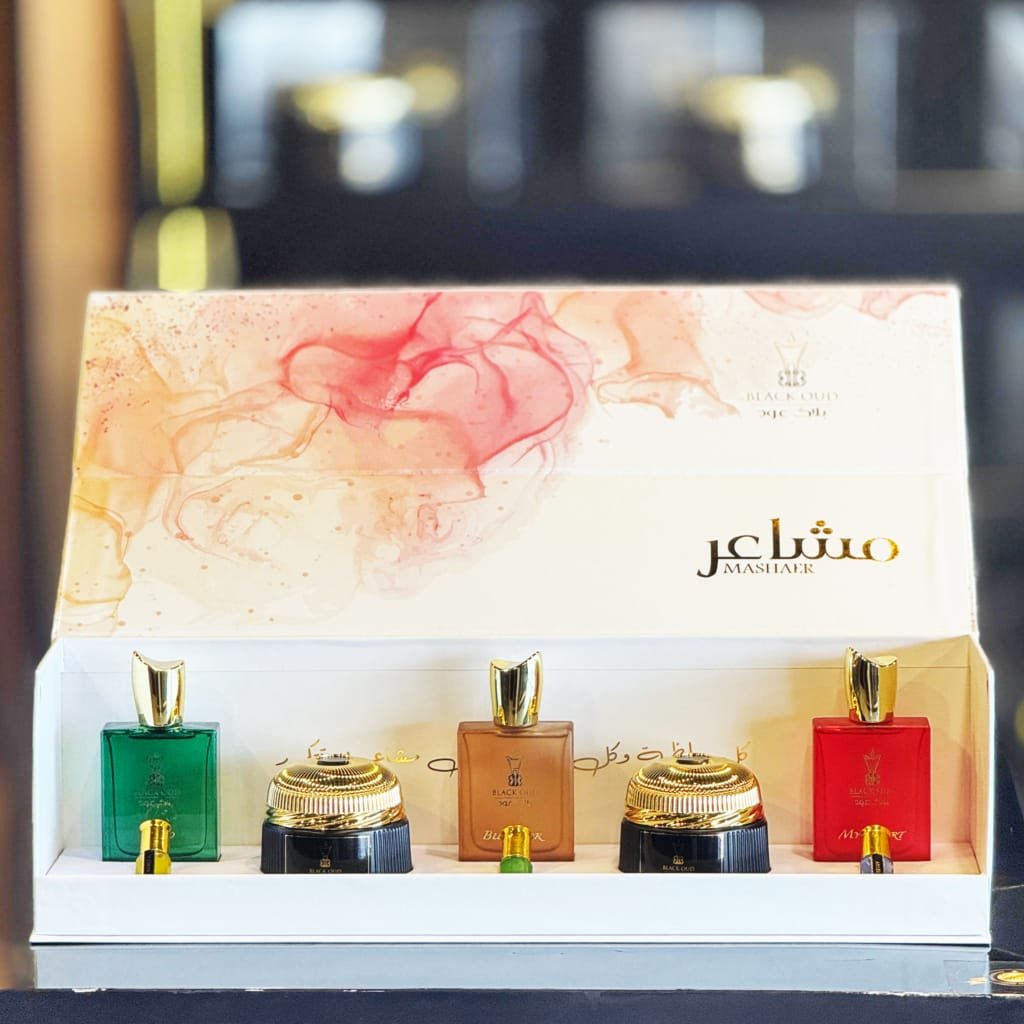 The Most Welcoming Scents: A Fragrant Invitation to Comfort and Warmth 1 MASHAER/مشاعر – A premium Arabian Oud perfume set with 3 perfumes, 3 musk oils & 2 bakhoor jars - blackoud - How many scents should a woman have?